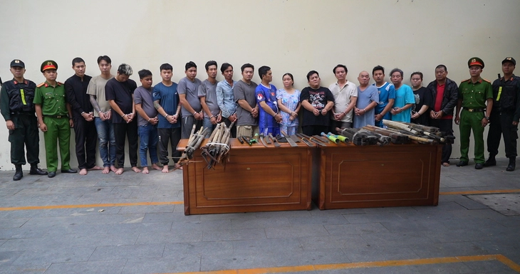 Công an khởi tố 17 người để điều tra về nhiều hành vi vi phạm pháp luật. Ảnh: Tuổi Trẻ