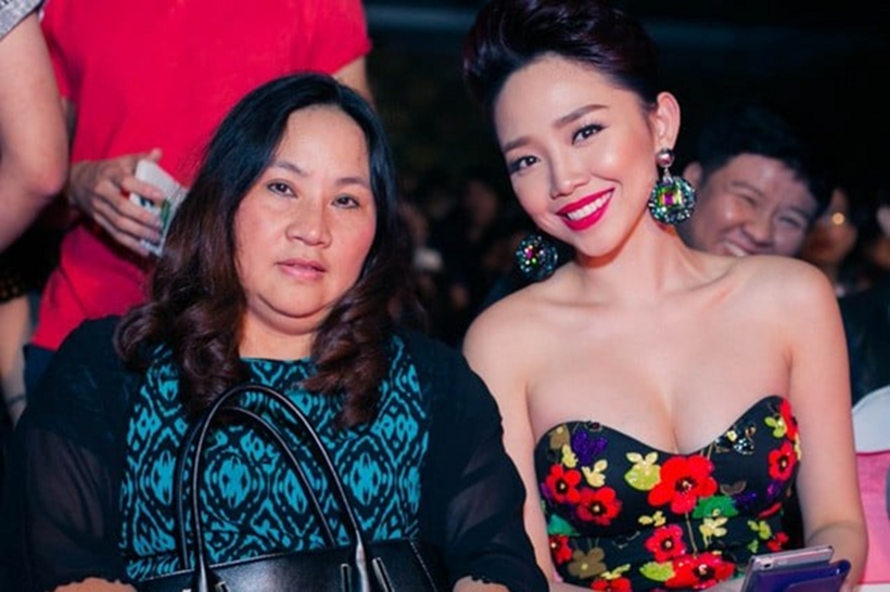 Tóc Tiên và mẹ ruột.