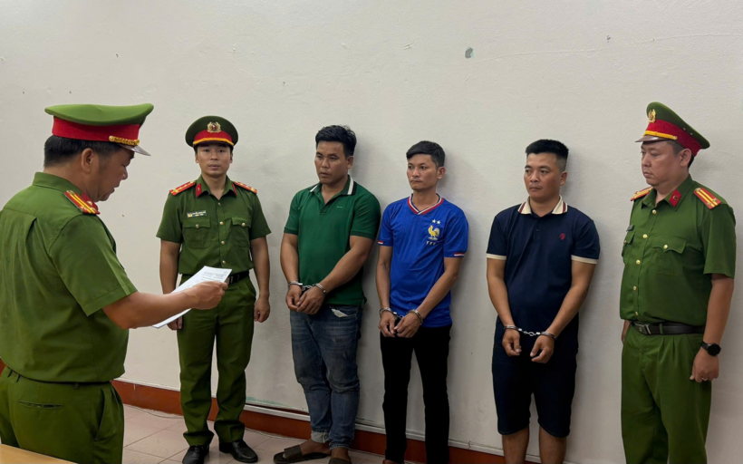 Công an TP. Đà Nẵng đã ra lệnh giữ người trong trường hợp khẩn cấp đối với Lê Quang (SN 1990), Nguyễn Văn Ánh (SN 1989) và Võ Ngọc Thuận (SN 1987, cùng xã Sơn Cẩm Hà, TP. Đà Nẵng) để điều tra về hành vi “Giết người”.
