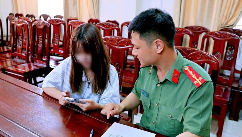 Công an tỉnh Ninh Bình làm việc với L.Q.A về hành vi đăng tải thông tin sai sự thật. Ảnh CACC
