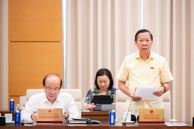 Chủ nhiệm Ủy ban Kinh tế và Tài chính của Quốc hội Phan Văn Mãi, Phó Trưởng đoàn Thường trực Đoàn giám sát (Ảnh: Media Quốc hội).