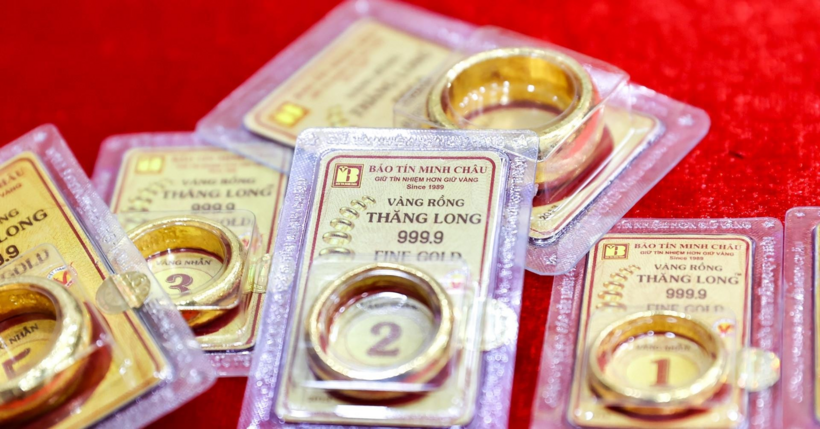 Giá vàng "lao dốc không phanh", chuyên gia nhận định gì?. (Ảnh: Nhịp sống & Thị trường)