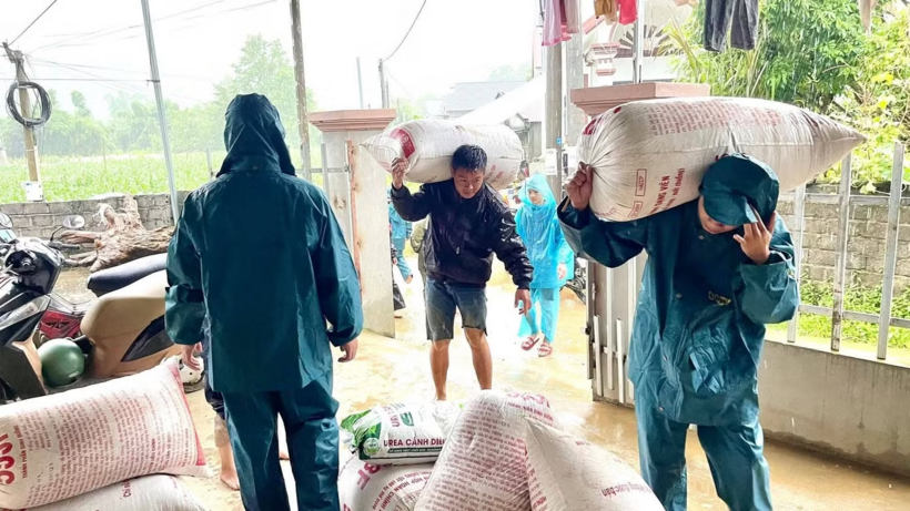 Các lực lượng tham gia giúp nhân dân trong đợt thiên tai ở Lai Châu từ 8-10/6. (Ảnh: Tiền phong)