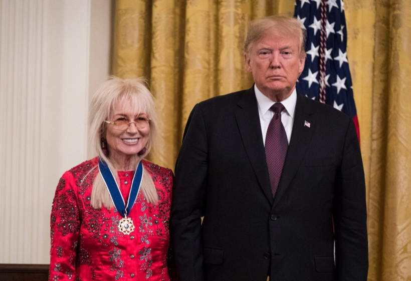 Bà Miriam Adelson chụp cùng Tổng thống Mỹ Donald Trump. (Ảnh: The New York Times)