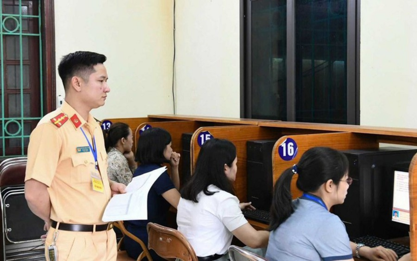 Bộ Công an đang lấy ý kiến dự thảo Thông tư quy định sát hạch, cấp giấy phép lái xe; cấp, sử dụng giấy phép lái xe quốc tế. Ảnh: Thanh Niên.