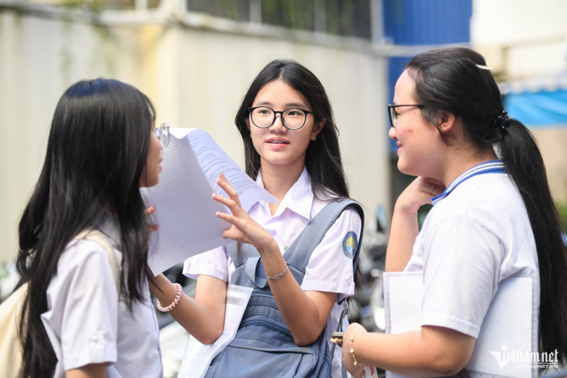 Thí sinh dự thi vào lớp 10 Trường Phổ thông Năng khiếu. Ảnh:&nbsp;Nguyễn Huế