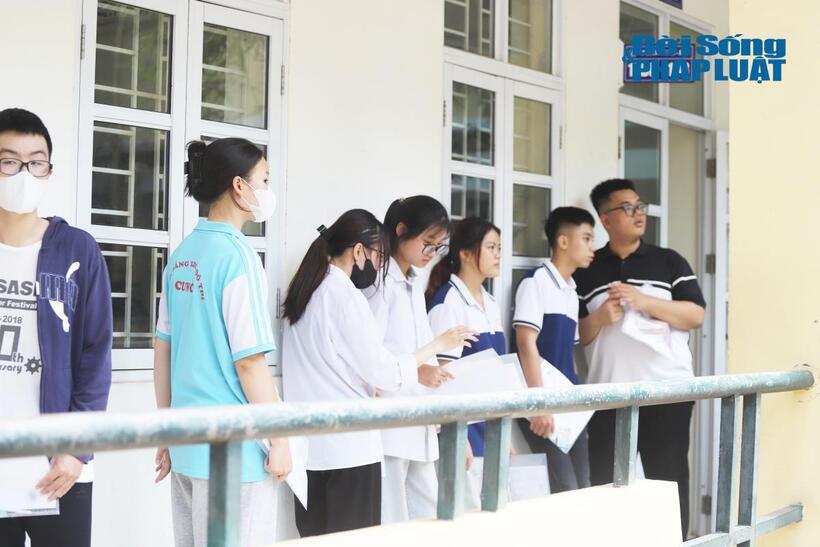 Thí sinh kiểm tra lại thông tin cá nhân và số báo danh trước kỳ thi quan trọng