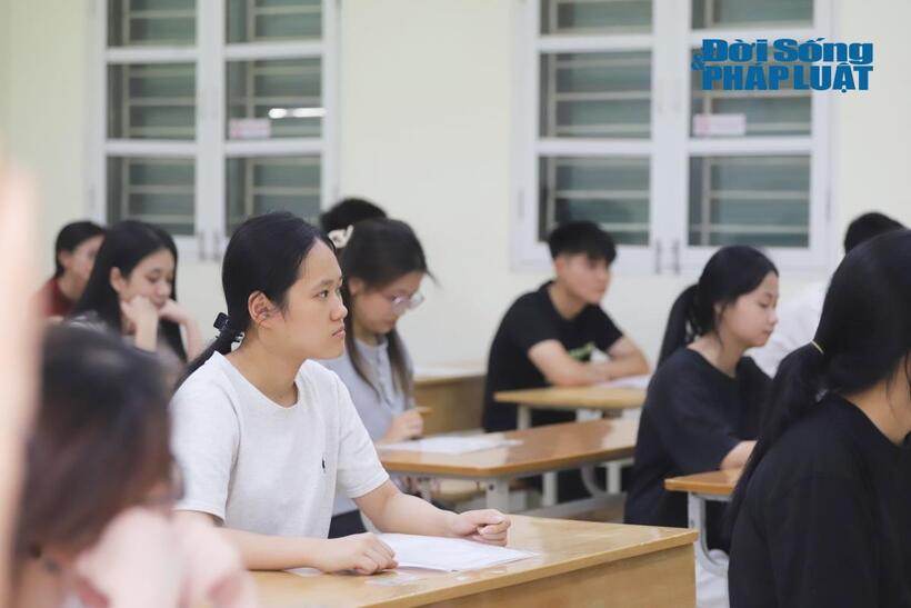 Nhiều sĩ tử mang IELTS, HSA , SAT vào kỳ vào "chiến lược" chốt hạ.