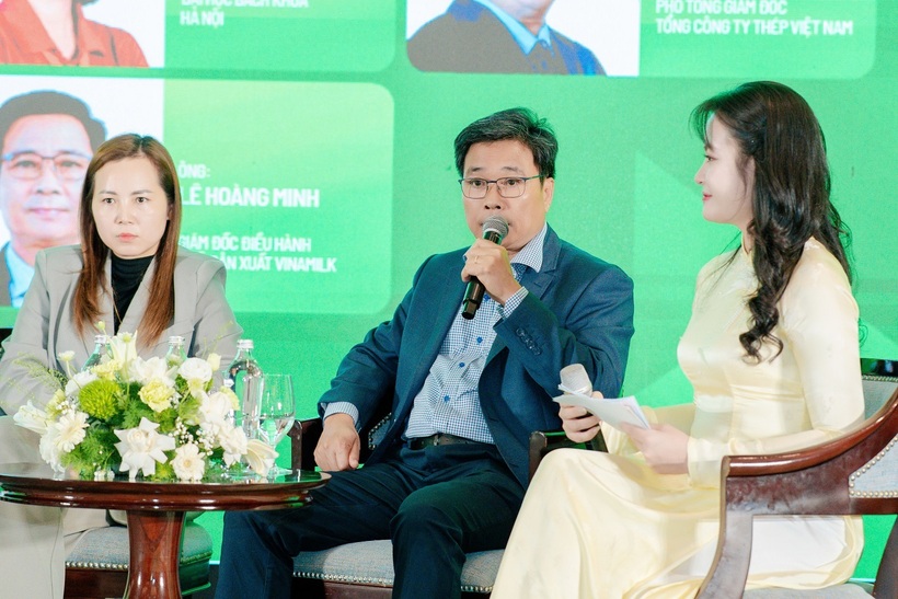 Ông Lê Hoàng Minh - Giám đốc điều hành Sản xuất kiêm Trưởng dự án Net Zero của Vinamilk - chia sẻ tại Diễn đàn quốc gia về Môi trường và Khí hậu 2026 (Ảnh: VN).