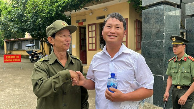 Bí thư Chi bộ ở Lào Cai dự thi tốt nghiệp THPT ở tuổi 36. Ảnh: ĐVCC