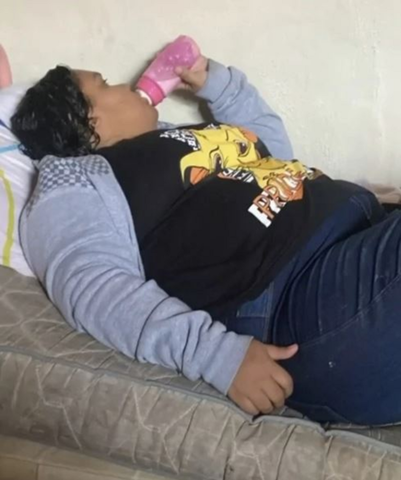 Amanda Maria Souza de Oliveira đóng giả bé gái 12 tuổi. Ảnh: SipsTea