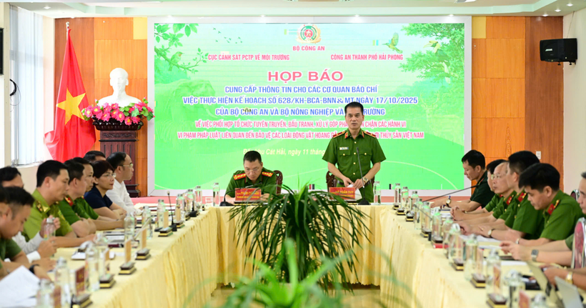 Thiếu tướng Hà Xuân Duy, Phó Cục trưởng Cục Cảnh sát Phòng, chống tội phạm về môi trường chủ trì cuộc họp.