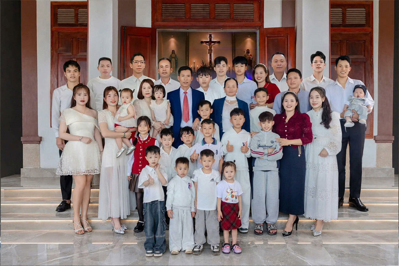 Đại gia đình ông Trí.