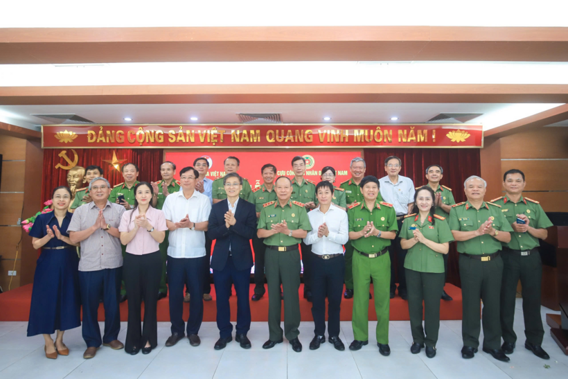 Các đại biểu tham dự hội nghị.