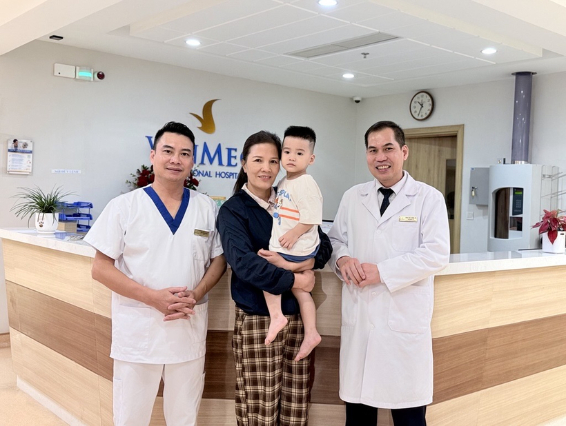 Trẻ được xuất viện ngay trong ngày nhờ phương pháp phẫu thuật ít xâm lấn tại Vinmec Hạ Long.