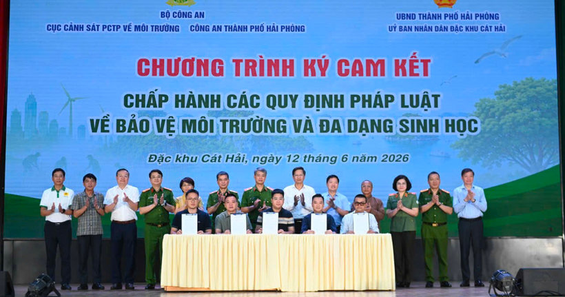 Chương trình ký cam kết chấp hành các quy định pháp luật về bảo vệ môi trường và đa dạng sinh học.