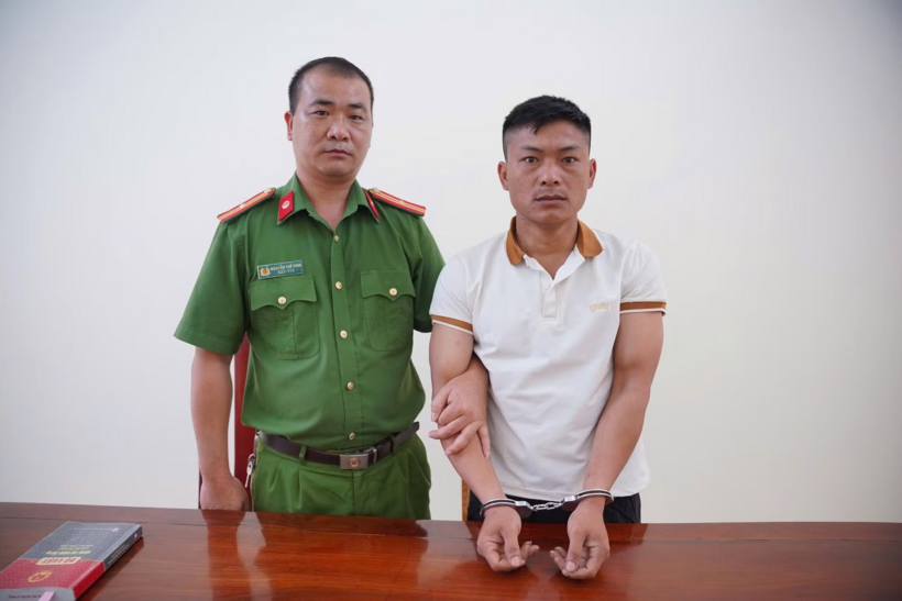 Đối tượng Giàng A Lia tại cơ quan công an. (Ảnh: Công an tỉnh Điện Biên)