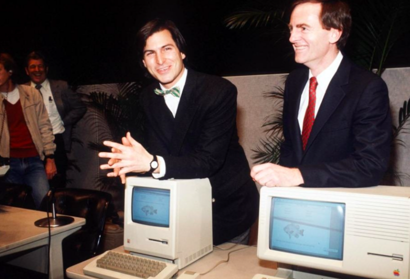 Steve Jobs (trái) khi còn trẻ. (Ảnh: CNBC)
