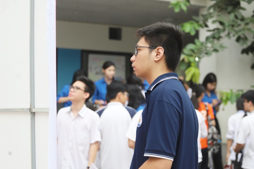 Sĩ tử hoàn thành kỳ thi tốt nghiệp THPT.