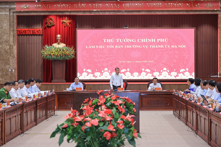 Đồng chí Lê Minh Hưng, Ủy viên Bộ Chính trị, Thủ tướng Chính phủ làm việc với Ban Thường vụ Thành ủy Hà Nội - Ảnh: VGP/Nhật Bắc