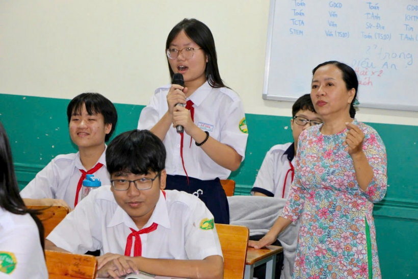 Giáo viên và học sinh tại TP.HCM (Ảnh: Hoàng Quân).