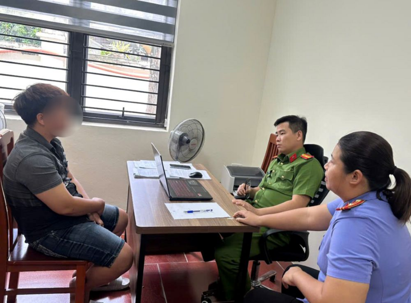 Cơ quan công an làm việc với Lê.D.L. Ảnh: Công an Thanh Hóa.