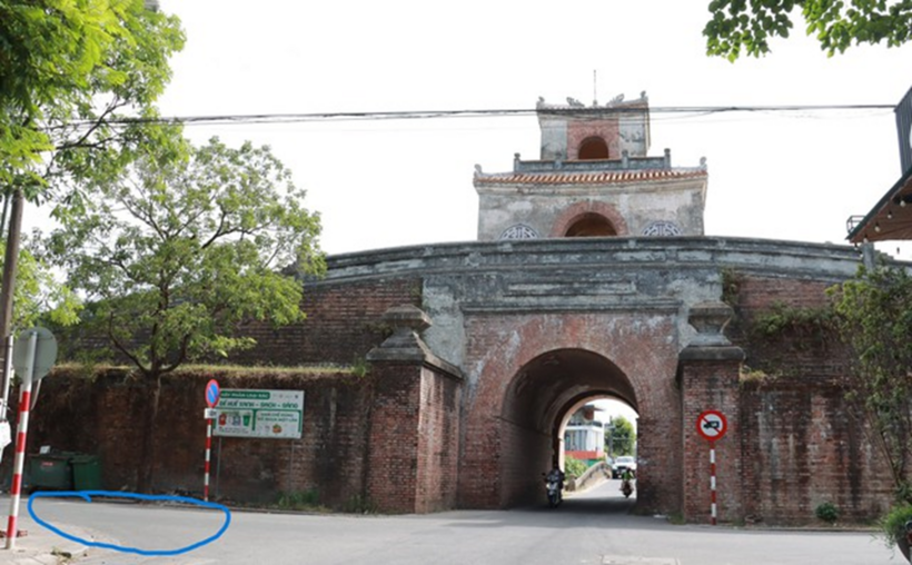 Địa điểm nghi có mộ tập thể liệt sĩ (khoanh màu xanh).