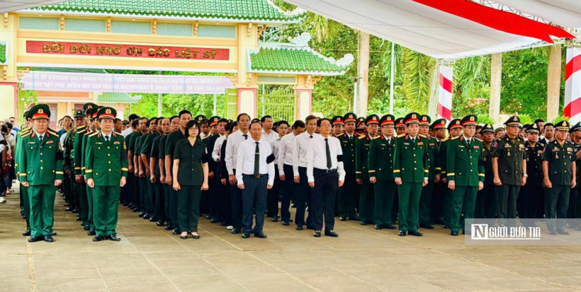 Các đại biểu tham dự buổi lễ
