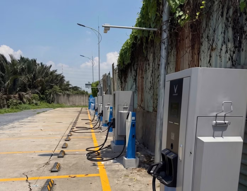 Trạm sạc bị cắt trộm dây sạc. (Ảnh: Tiền phong)