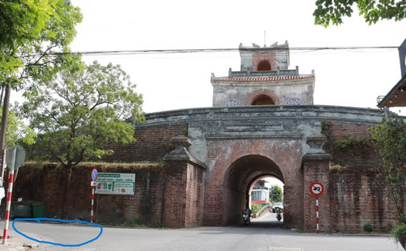 Địa điểm nghi có mộ tập thể liệt sĩ (khoanh màu xanh).