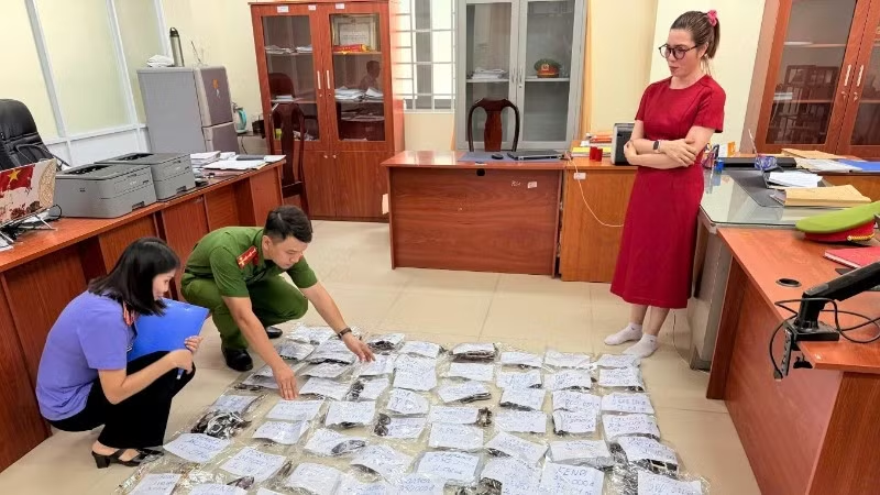 Vật chứng vụ án xâm phạm quyền sở hữu công nghiệp do Công an phường Long Thành phát hiện, thu giữ. Ảnh: Nhân Dân