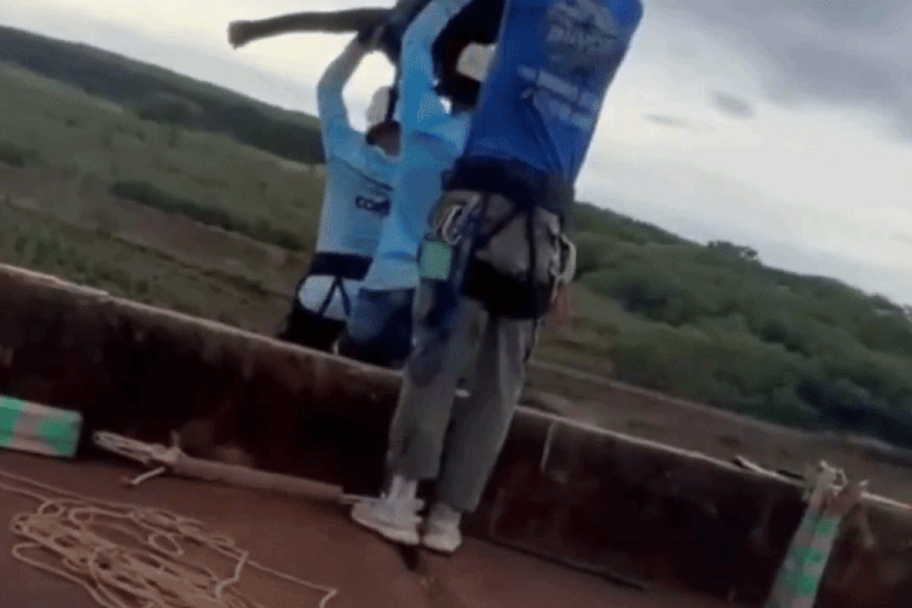 Khoảnh khắc cô gái nhảy bungee (Ảnh cắt từ video).