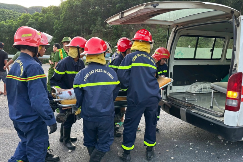 Nạn nhân được đưa tới cơ sở y tế cấp cứu (Ảnh: Cơ quan chức năng cung cấp).