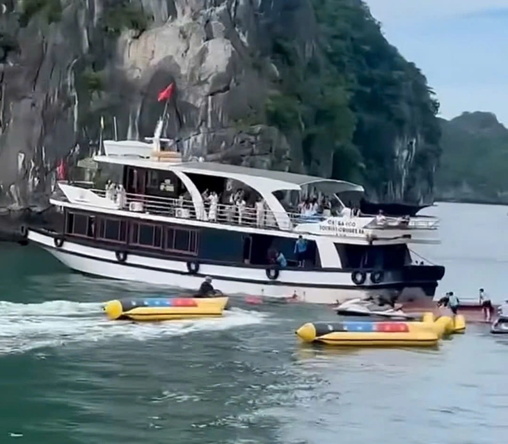 Các phương tiện tổ chức cứu người bị nạn. Ảnh: Tuổi Trẻ