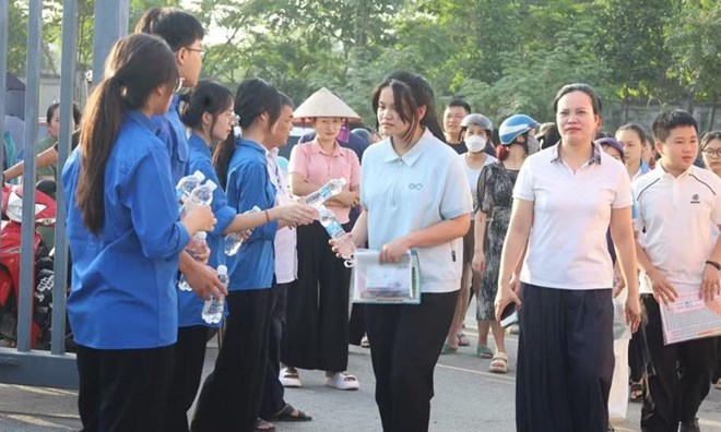 Các thí sinh tham dự Kỳ thi tuyển sinh vào lớp 10 THPT năm học 2026 - 2027 tại Tuyên Quang. Ảnh: Đức Hạnh.