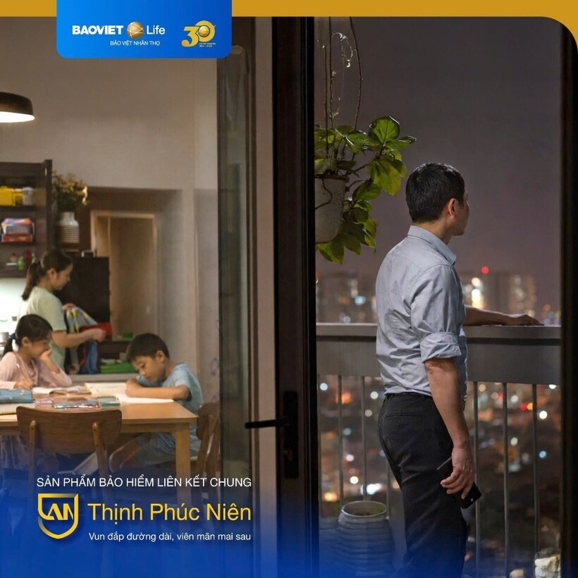 “Thế hệ bánh mỳ kẹp”&nbsp; - những người đồng thời gánh trách nhiệm với cha mẹ và con cái