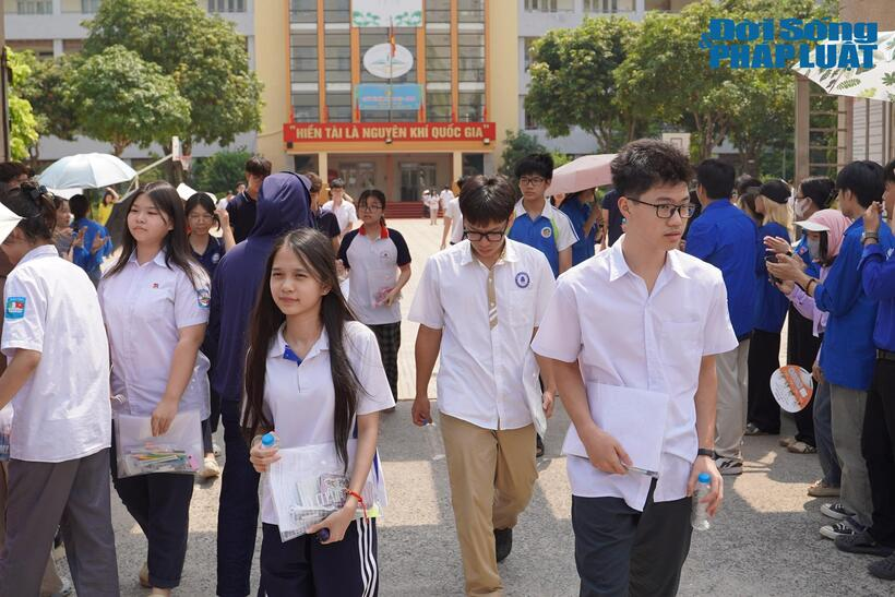 Thí sinh tham gia kỳ thi vào lớp 10 THPT 2026 tại Hà Nội. Ảnh: Lê Liên
