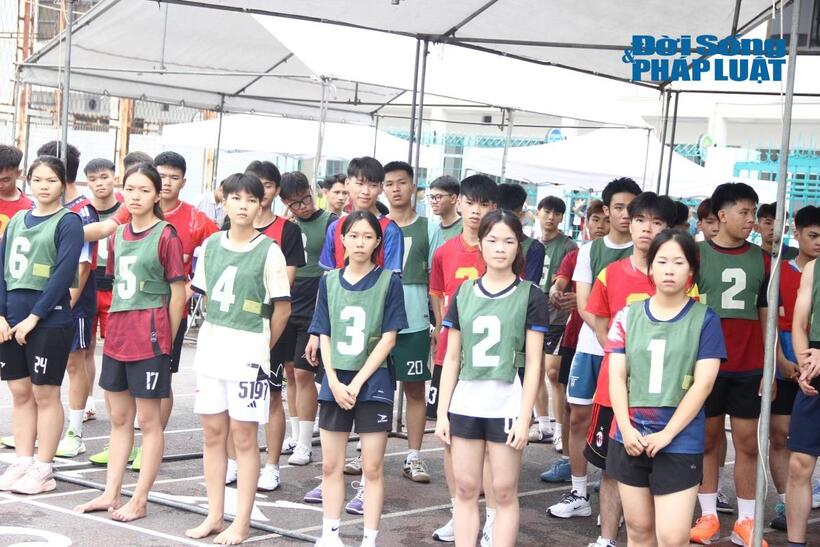 Nhiều thí sinh có mặt từ sớm tại khu vực thi năng khiếu giáo dục thể chất.