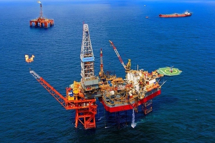Lĩnh vực thăm dò, khai thác và chế biến dầu khí mang lại doanh thu lớn - Ảnh: Petrovietnam.