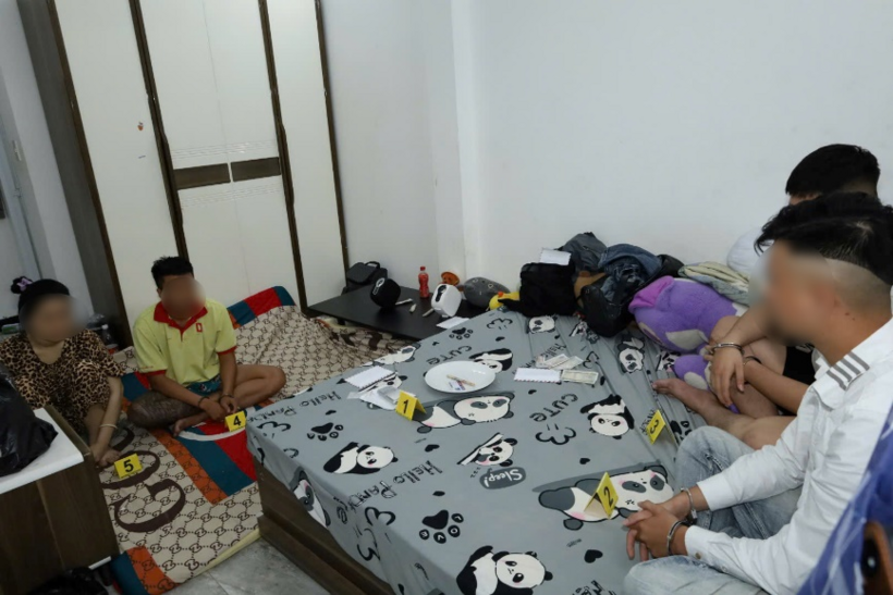 Hiện trường sử dụng trái phép chất ma túy. (Ảnh: Công an TP.Cần Thơ)