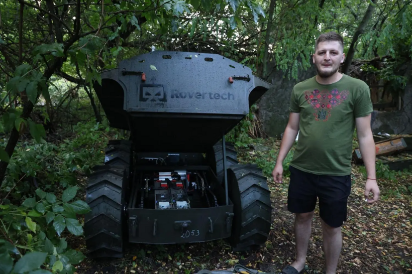 Đơn vị xe mặt đất không người lái (UGV) thuộc Tiểu đoàn Bulava, Lữ đoàn Cơ giới số 72 của Ukraine. Ảnh: David Kirichenko