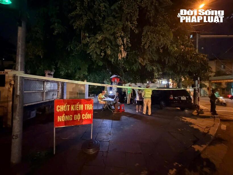 Chốt kiểm tra nồng độ cồn được triển khai tại khu vực Hà Đông (Hà Nội).