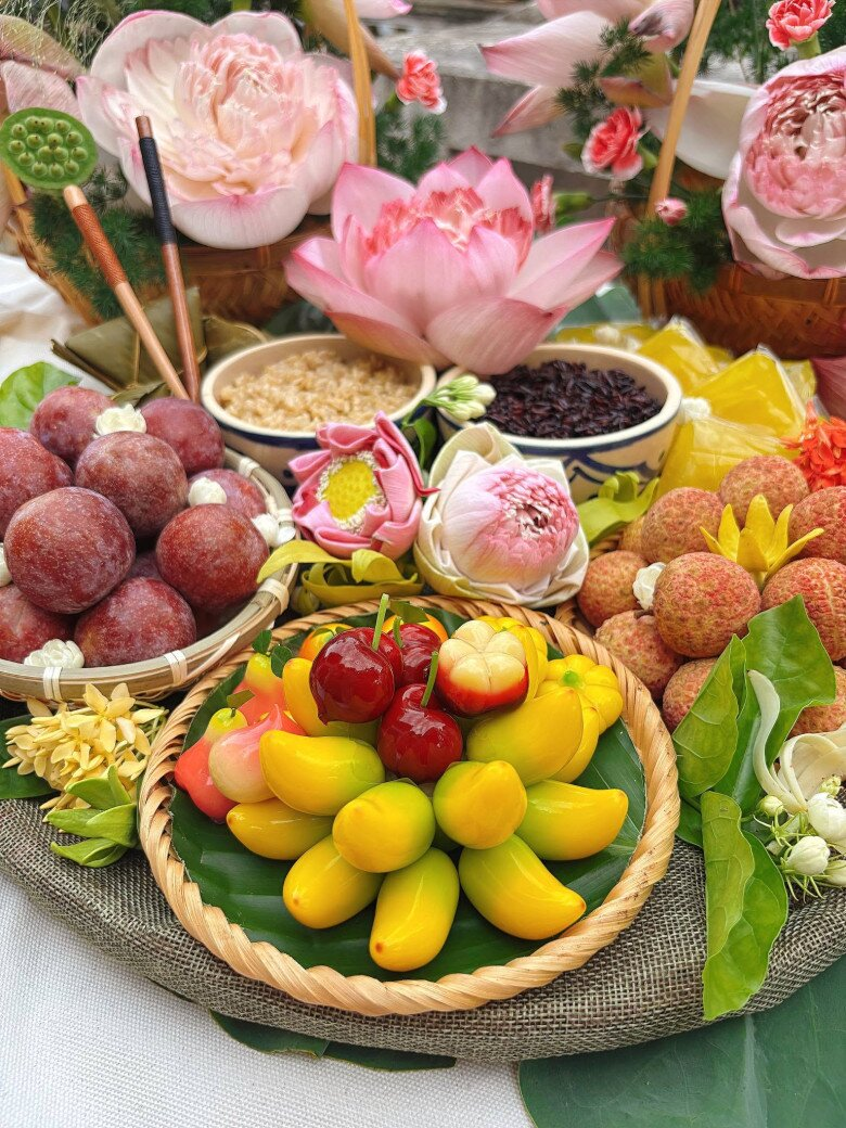 Tết Đoan Ngọ, còn gọi là Tết Đoan Dương hay Tết diệt sâu bọ, là một trong những ngày lễ truyền thống quan trọng của người Việt.