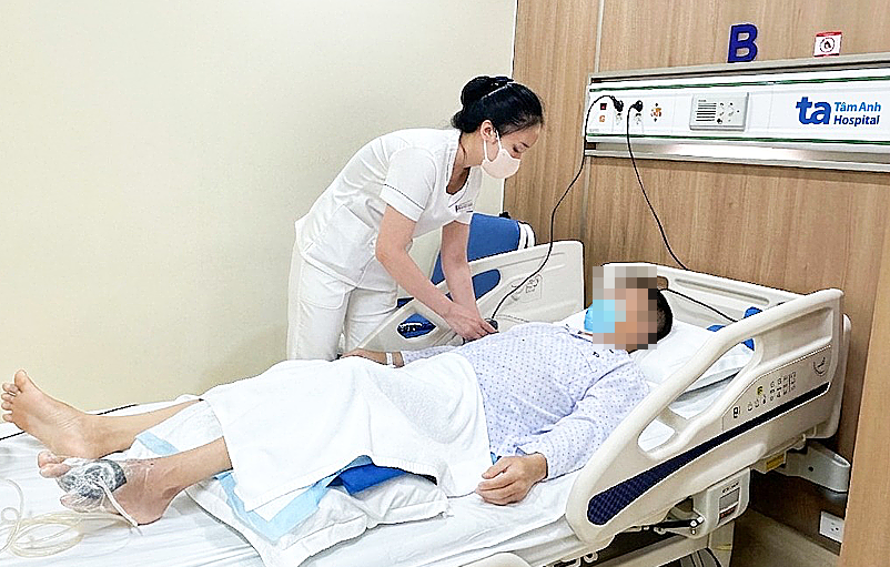 Bệnh nhân được điều trị tại bệnh viện. Ảnh: VnExpress
