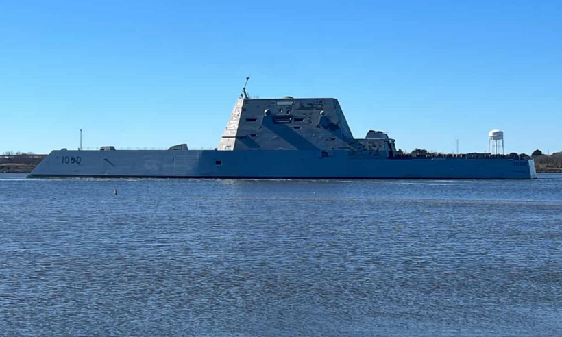 Khu trục hạm USS Zumwalt.