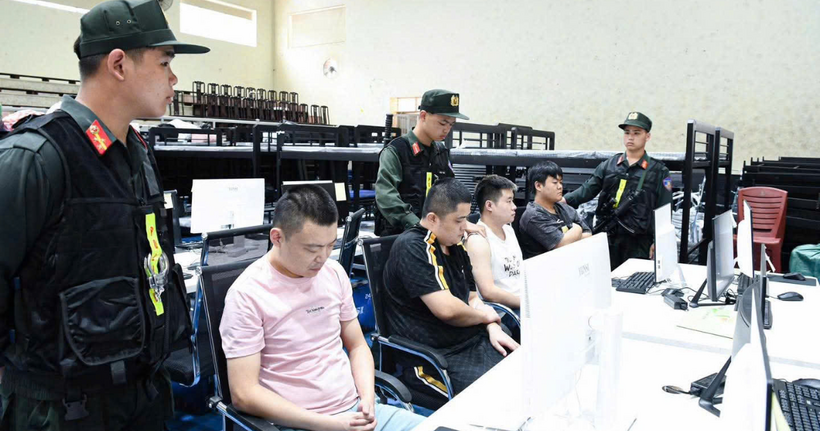 Công an tạm giữ các đối tượng liên quan (Ảnh: Công an Phú Thọ).