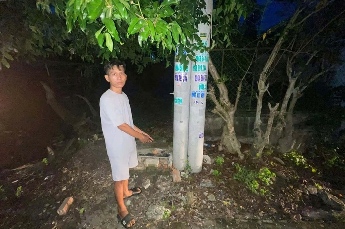 Công an xã Phú Giáo phát hiện Nguyễn Ngọc Trí dương tính với ma túy đá và đưa về trụ sở để xử lý. (Ảnh: Công an xã Phú Giáo)