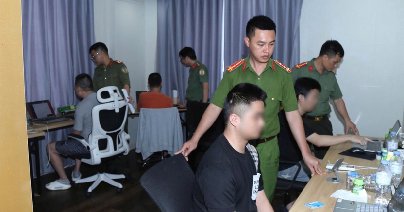 Lực lượng Công an kiểm tra căn nhà phường Võ Cường, tỉnh Bắc Ninh. (Ảnh: Bộ Công an)