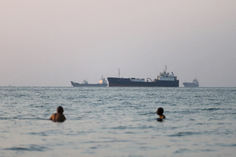 Các tàu thuyền ở eo biển Hormuz, ngoài khơi Iran. Ảnh: ISNA/WANA
