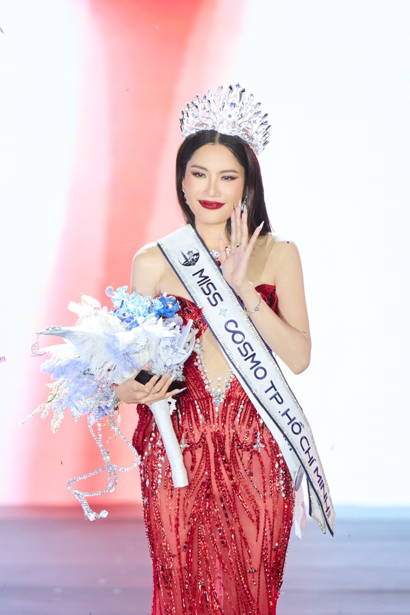 Nam Anh đoạt vương miện Hoa khôi Miss Cosmo TP HCM 2026.